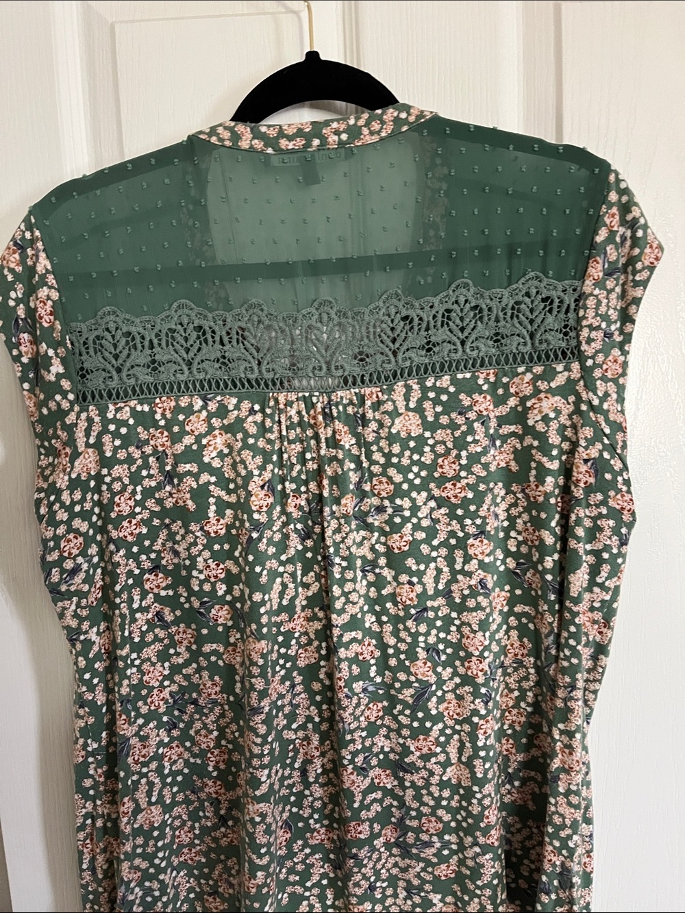 Daniel Rainn Sage Green Floral Lace-Trim Cap Sleeve Blouse - Picture 3 of 3